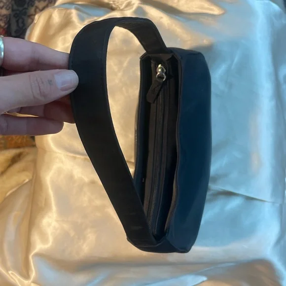 GUESS Black Nylon Y2k Shoulder Bag - Picture 4 of 7